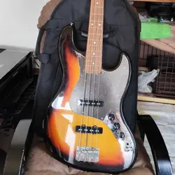 ELECTRIC JAZZ BASS GUITAR FENDER JB62 SUNBURST MADE IN JAPAN WITH ACCESSORIES