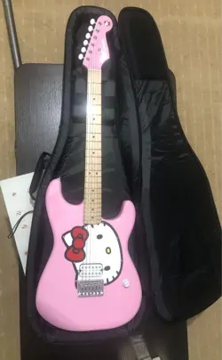 HELLO KITTY STRATOCASTER SQUIER BY FENDER LIMITED EDITION  PINK-MINT W/CASE