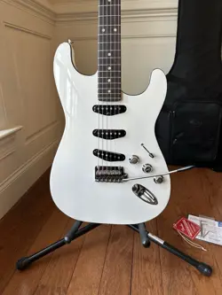 SPECIAL STRATOCASTER BRIGHT