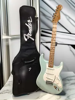 FENDER CLASSIC SERIES 50S STRATOCASTER ELECTRIC GUITAR JPN