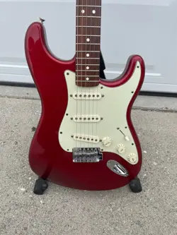 STRATOCASTER RED