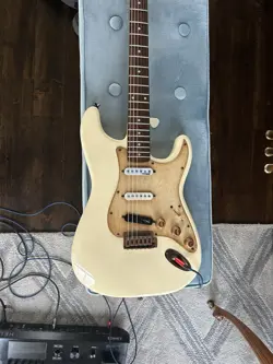 6-STRING FENDER SQUIER