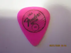 RARE HTF VINTAGE FENDER .96MM CIRCLE LOGO NEON PINK GUITAR PICK NOS #5006