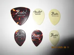  LOT OF 6 ASSORTED VINTAGE FENDER GUITAR PICKS - SEE DESCRIPTION #5009
