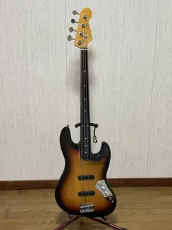 ELECTRIC BASS GUITAR FENDER JAPAN JB62 FRETLESS SUNBURST WITH CASE
