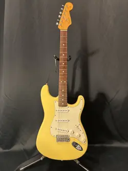 AMERICAN VINTAGE'62 STRATOCASTER