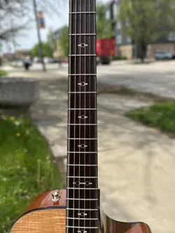 AUDITORIUM CUTAWAY ACOUSTIC