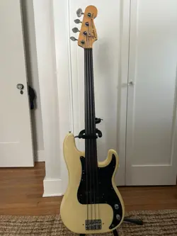 FRETLESS VINTAGE 1976