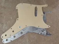 VINTAGE FENDER MUSICMASTER GUITAR PICKGUARD TAN VINTAGE W/SHIELD