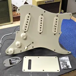 2001 FENDER AMERICAN DELUXE STRAT LOADED PICKGUARD USA VINTAGE NOISELESS PICKUPS