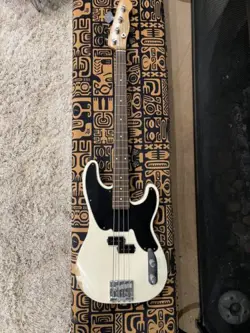 FENDER MIKE DIRNT ROADWORN PRECISION BASS WHITE BLONDE ROSEWOOD FINGERBOARD