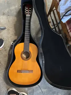 90S FENDER CG-7 CLASSICAL GUITAR, HARD CASE AND PITCH PIPE. NEW STRINGS