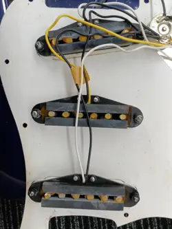 STANDARD STRATOCASTER 2000S