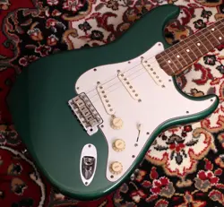FENDER AMERICAN VINTAGE '62 STRATOCASTER SHERWOOD GREEN METALLIC