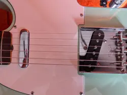 ELECTRIC GUITAR W/HC