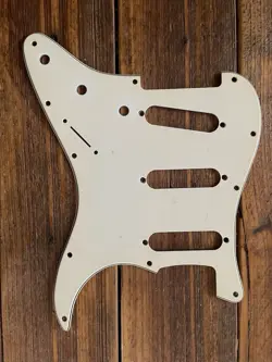GENUINE FENDER STRATOCASTER/STRAT 3-PLY 11-HOLE PICKGUARD - REAL RELIC AGED