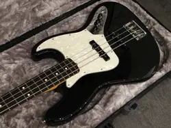 ELECTRIC BASS W/CASE