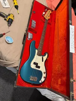 FENDER PRECISION BASS-