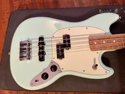 FENDER AMERICAN PERFORMER MUSTANG BASS, ROSEWOOD FINGERBOARD, SATIN SURF GREEN