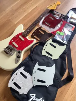 ELECTRIC GUITAR FENDER JAPAN MG65 MUSTANG CREAM WHITE LACQUER FINISH WITH CASE