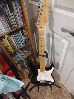 FENDER AMERICAN PRO STRATOCASTER MAPLE FINGERBOARD ELECTRIC GUITAR - BLACK