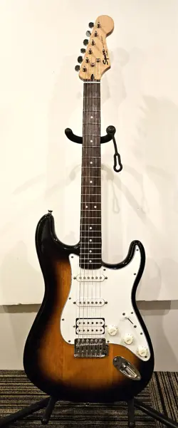 SQUIRE FENDER BULLET STRAT HSS SUNBURST ELECTRIC GUITAR & GIG BAG