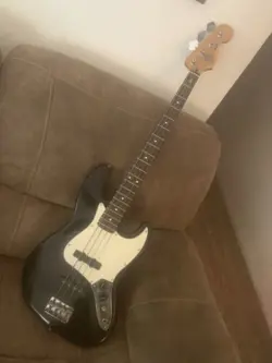 1962 FENDER JAZZ BASS BLACK/REVERB. IN EXCELLENT CONDITION.