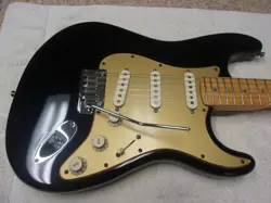 EXCELLENT + 2004 FENDER AMERICAN DELUXE NK MN BLK STRATOCASTER W/HRDCASE & CANDY