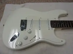 ABOUT MINT 1997 FENDER SQUIER OLYMPIC WHITE STRATOCASTER W/ OHSC