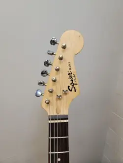 FENDER SQUIER MINI STRATOCASTER ELECTRIC GUITAR 6 STRING PINK 3/4 SIZE