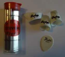 STEVENS STEELS HAWAIIAN GUITAR SLIDE - DUNLOP FINGER PICKS - FENDER GUITAR PICK