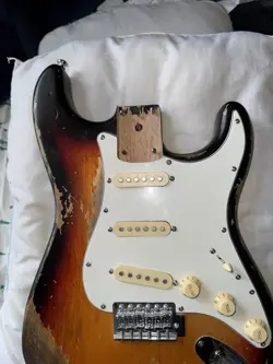 HEAVY RELIC STRATOCASTER