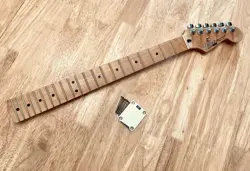 2000 FENDER STRATOCASTER MAPLE NECK MIM