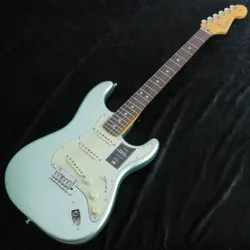 FENDER/ AMERICAN PROFESSIONAL II STRATOCASTER MYSTIC SURF GREEN S/N US24049652