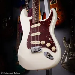 FENDER   USA 2019 AMERICAN ULTRA STRATOCASTER ARCTIC PEARL 219615