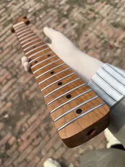 21FRETS ROASTED MAPLE ELECTRIC GUITAR NECK SUITABLE FOR FENDER STRAT 25.5INCHES