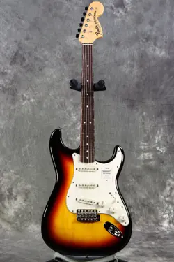 FENDER  JAPAN TRADITIONAL LATE 60S STRATOCASTER 3-COLOR SUNBURST