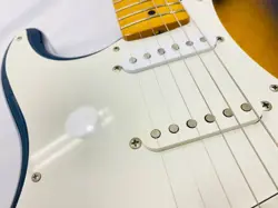LEFT-HANDED STRATOCASTER