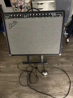 AMP SERVICED STAND