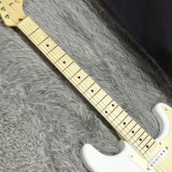 STRATOCASTER MN WHITE