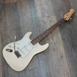 MODIFIED LEFT-HANDED FENDER STRATOCASTER STYLE ELECTRIC GUITAR WITH GOTOH TUNER
