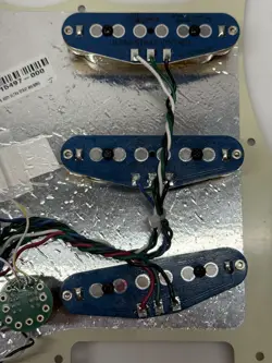 STRATOCASTER SSS LOADED