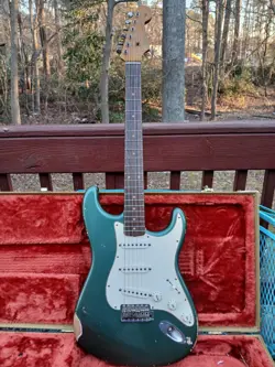 AMERICAN AVRI FENDER