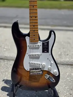 FENDER 70TH ANNIVERSARY AMERICAN VINTAGE II '54 STRATOCASTER 2024 - SUNBURST