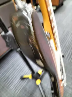 6-STRING ELECTRIC BASS