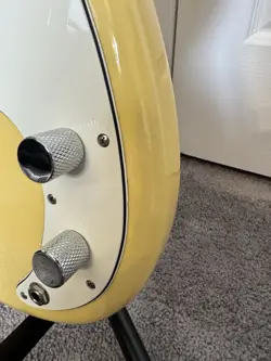 MAPLE NECK BUTTERCREAM