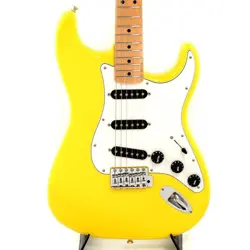 FENDER  JAPAN LIMITED INTERNATIONAL COLOR STRATOCASTER