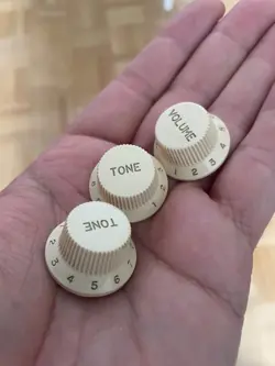 CUSTOM AGED FENDER KNOBS, PICKUP COVERS  SET, SMALL NUMBERS