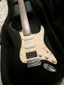 SQUIER BY FENDER VINTAGE MODIFIED STRATOCASTER ELECTRIC GUITAR BLACK USED