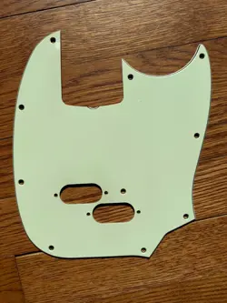 PICKGUARD PARCHMENT VINTERA